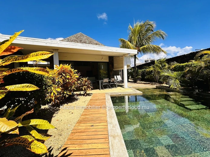 | Villa Contemporaine Avec Piscine Et Jardin Tropical |