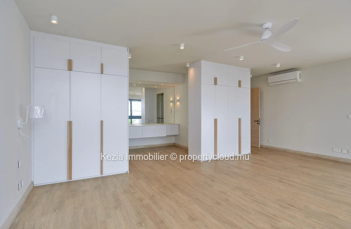 Luxurious Duplex Apartment With Ocean View