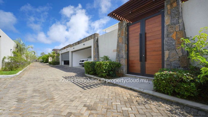 CONTEMPORARY VILLA AND ITS BUcolic GARDEN