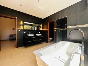 4 Bedroom Villa
