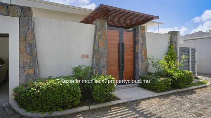 CONTEMPORARY VILLA AND ITS BUcolic GARDEN