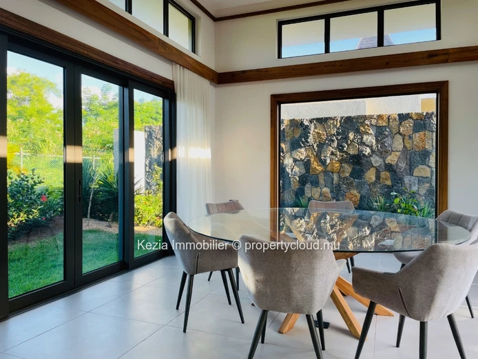 Villa Contemporaine De Plain Pied À L’Esprit Balinais
