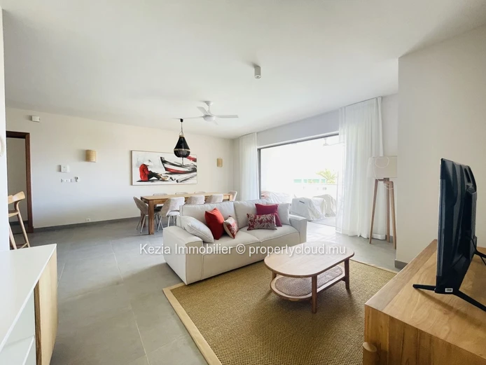 Contemporary Apartment Near The Beach