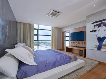 6 Bedroom Villa