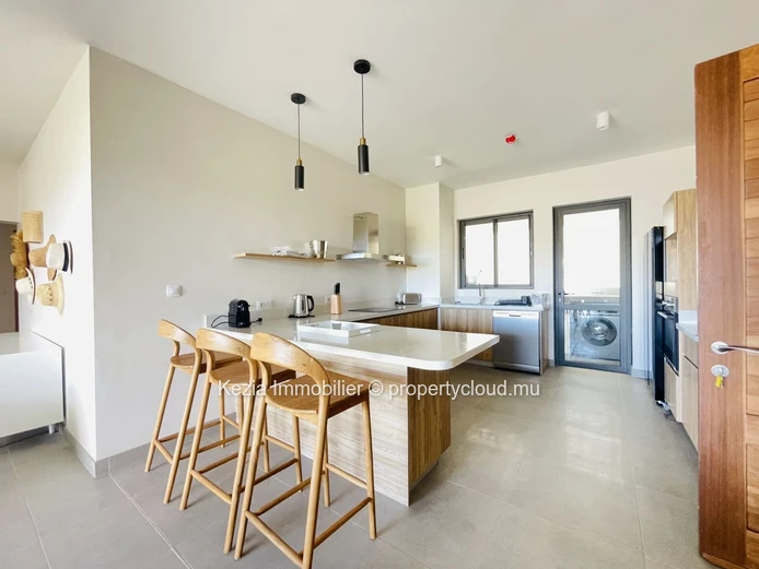Contemporary Apartment Near The Beach